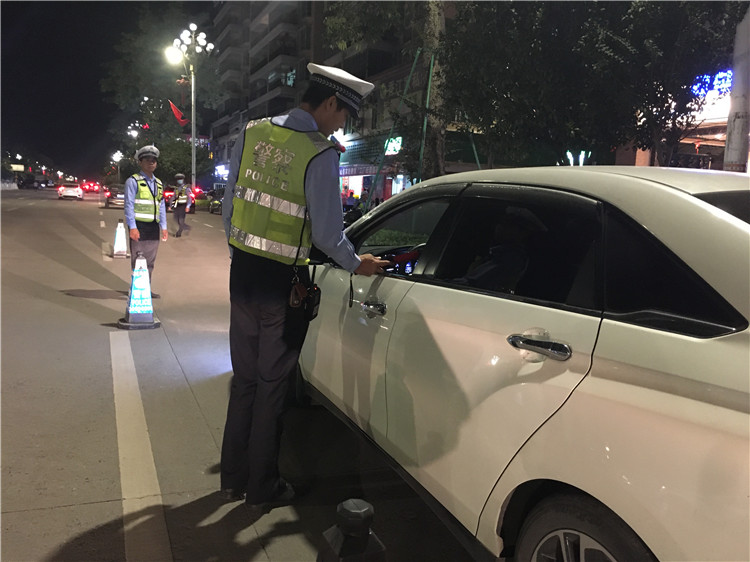 “双节”期间，阳山交警部门加强道路交通管控。（通讯员供图）.jpg