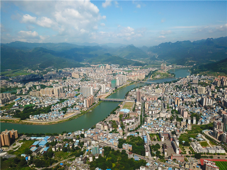 阳山努力打造长水清河畅岸绿景美的良好生态环境。（通讯员供图）.jpg