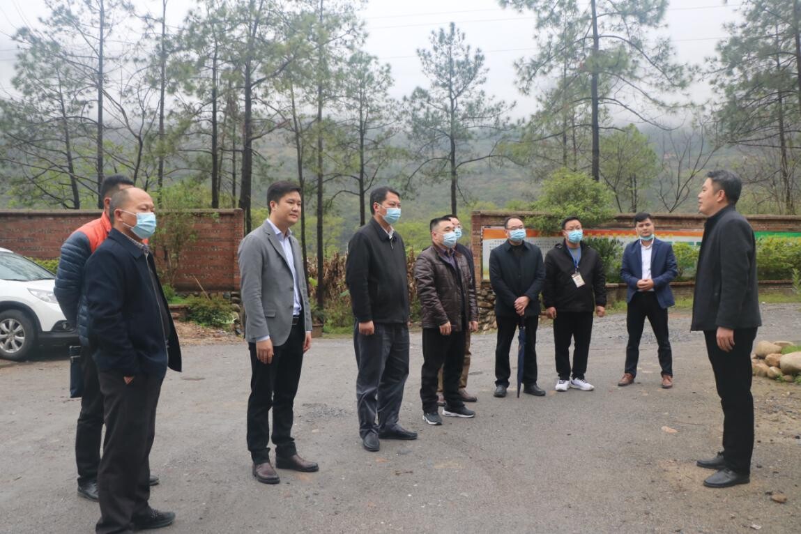 新疆生产建设兵团第十二师连山壮族瑶族自治县领导到秤架瑶族乡交流