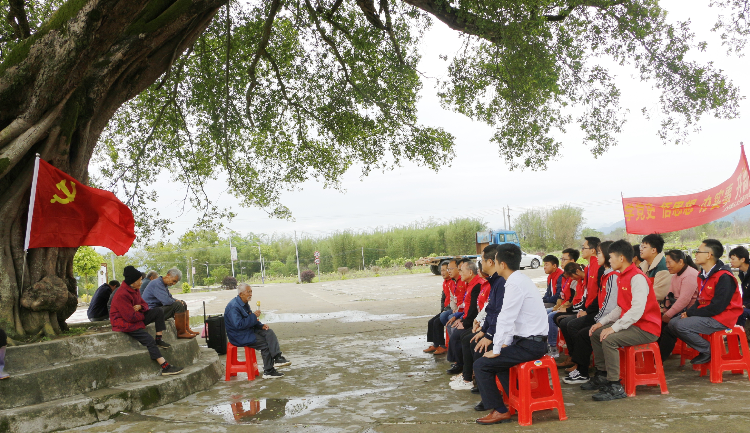 “榕树下讲党史”活动现场。通讯员供图.jpg