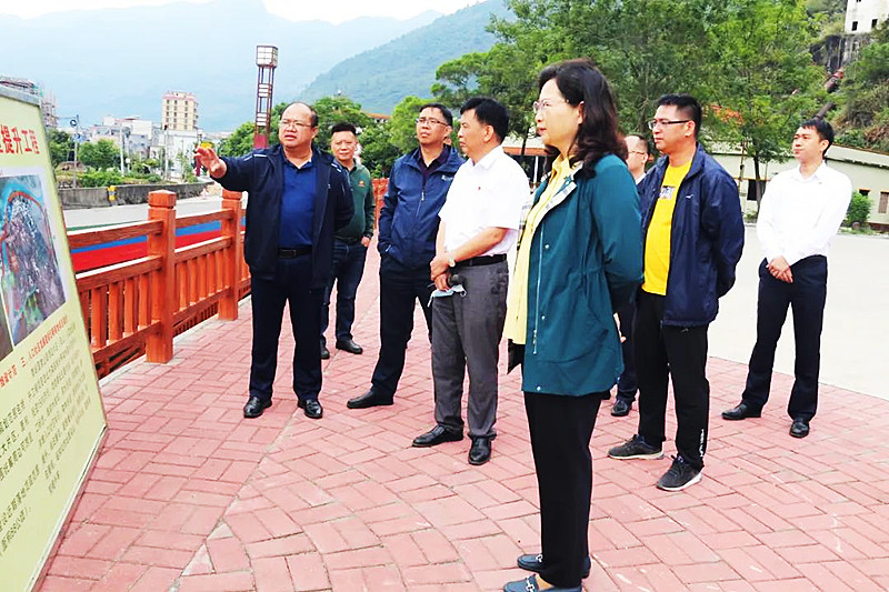 首页 要闻动态 政务要闻   10月14日,阳山县委书记邓菲率队到秤架瑶族