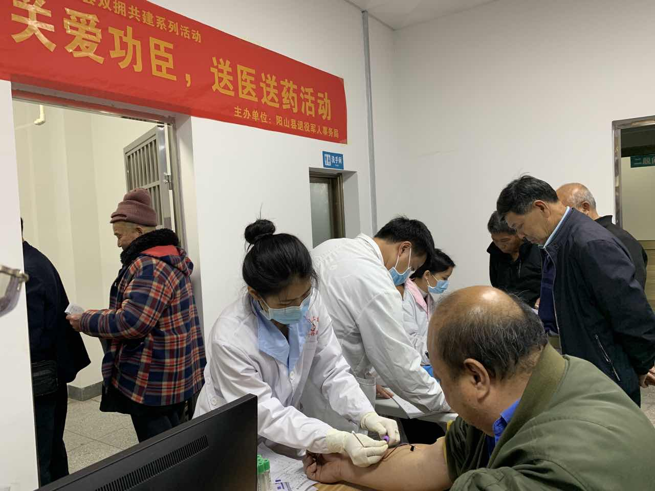关爱功臣到家门,送医送药暖人心-阳山县政府门户网站