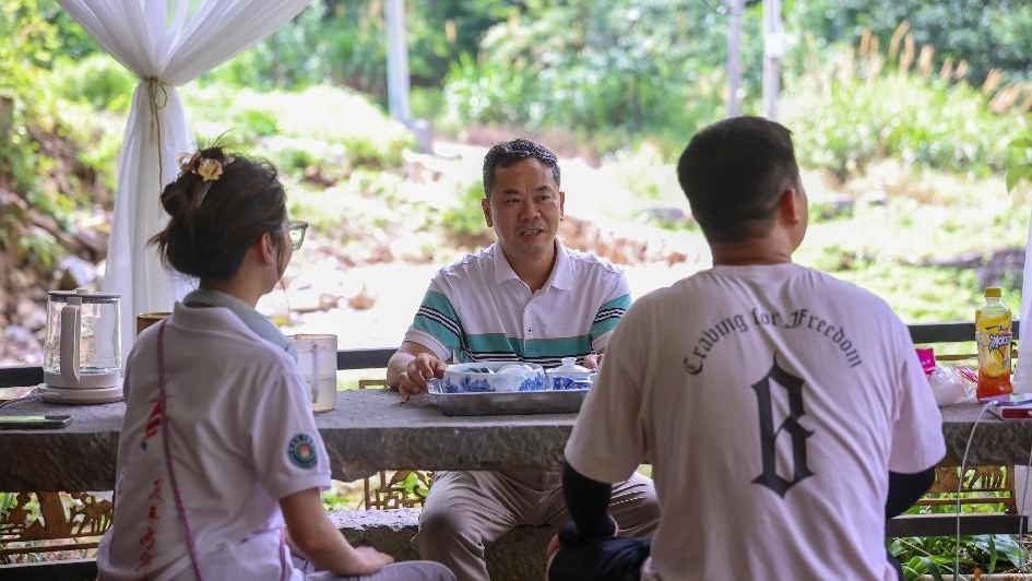 大学生与粤北行企业负责人交流会谈.jpg