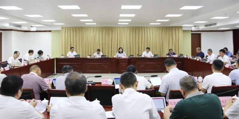 加快推动阳山高质量发展 | 邓菲主持召开县委常委会会议