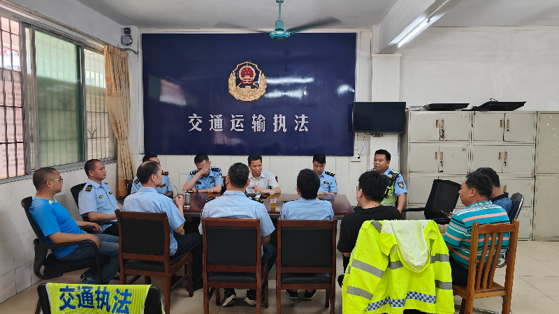 5.9罗广兴副局长在阳城镇超限检测点主持召开治超工作会议，传达了5月7日县治超工作会议精神，部署近期治超工作1.jpg