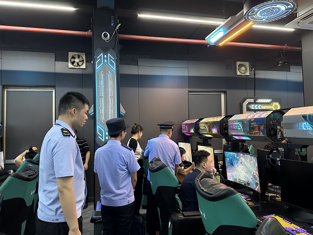 到网吧开展检查行动.png