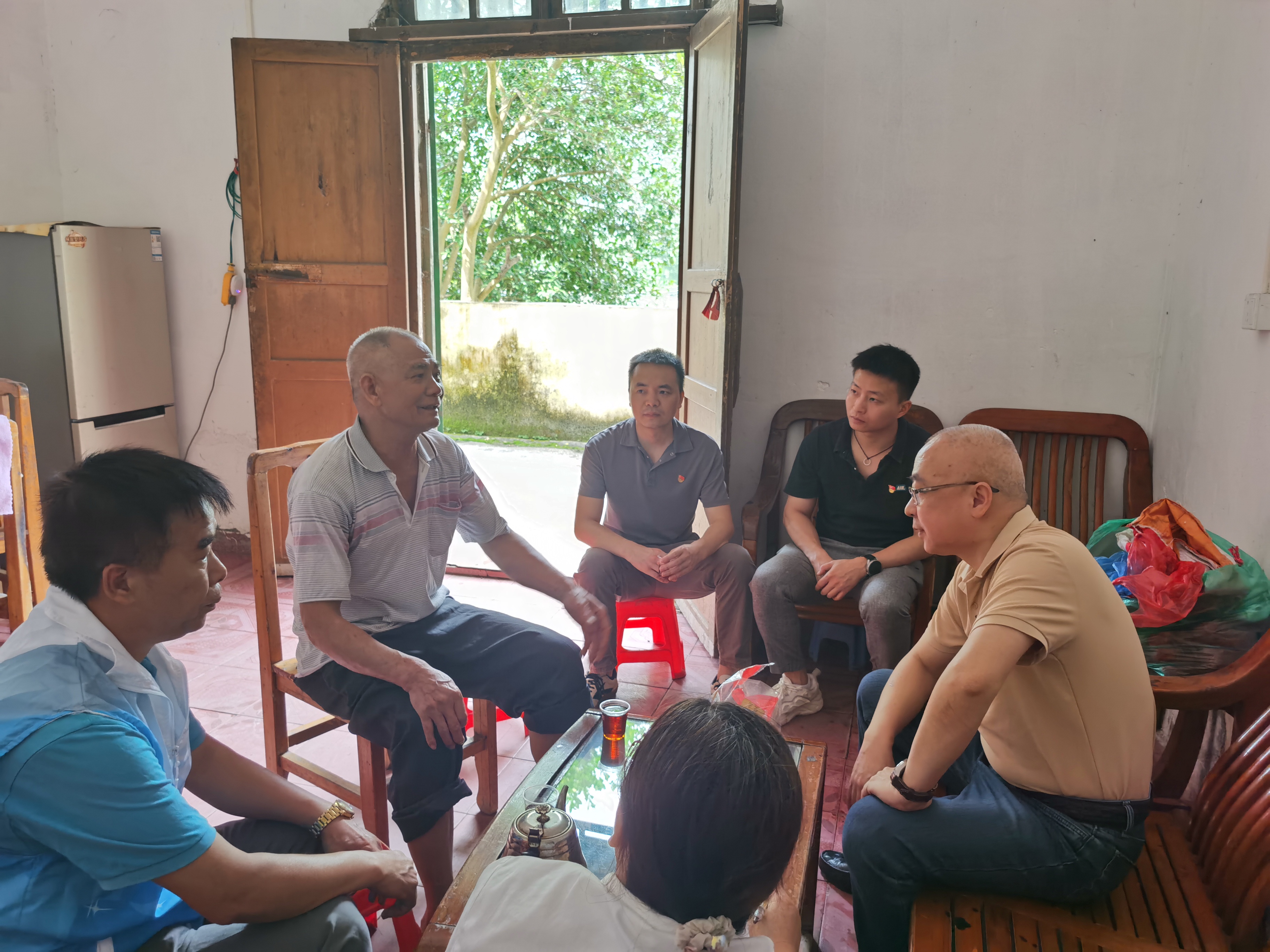 县政数局党支部开展“七一”走访慰问活动照片.jpg