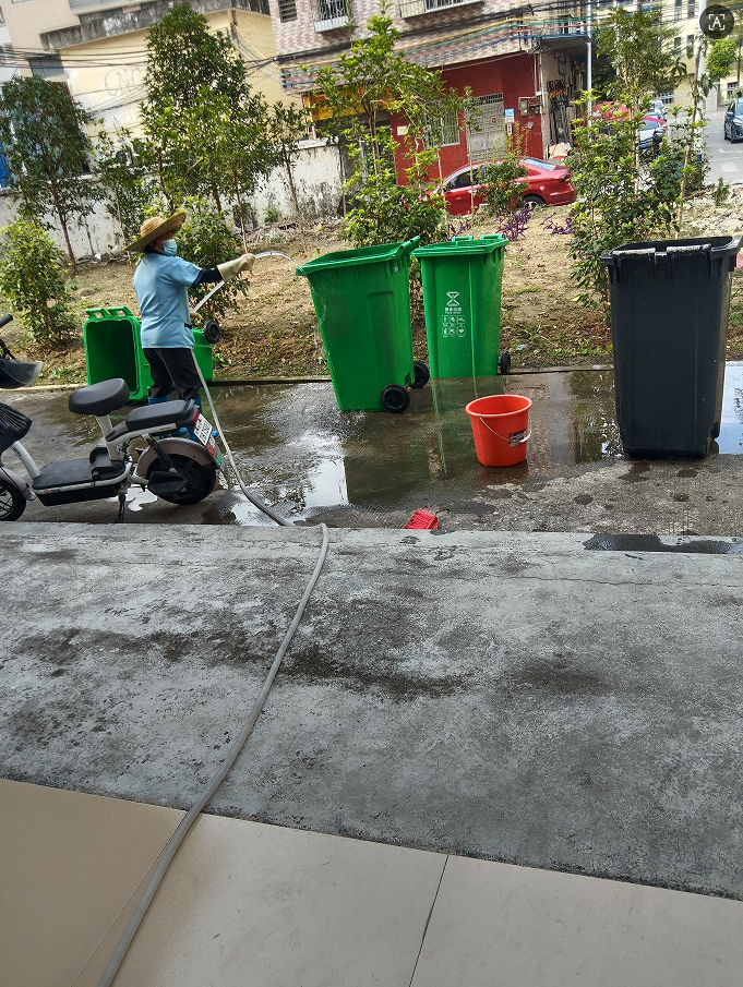 11月10日小区垃圾桶全面清洗.png