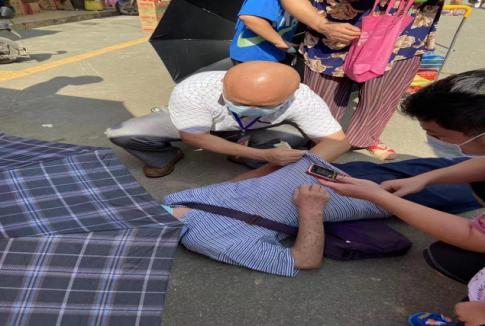 救助晕倒老人.png