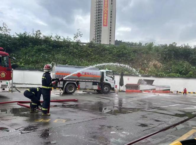 实战检验应急处置能力——阳山县开展成品油泄漏事故应急演练.docx_5