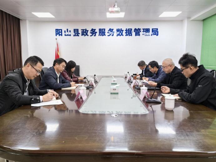 县委副书记、县长罗振宇到县政数局调研工作图片1.jpg